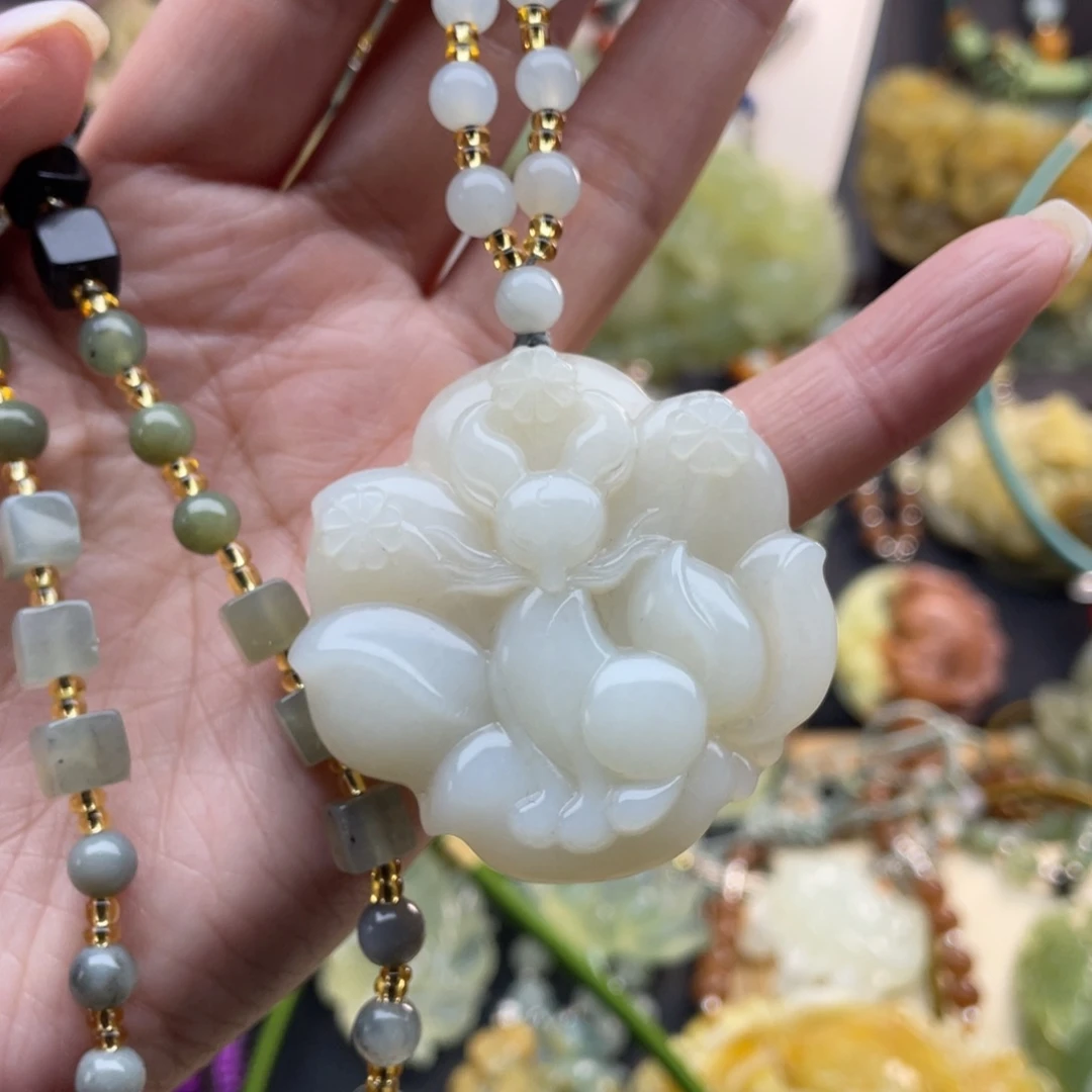 蛇纹石玉颈饰未镶嵌