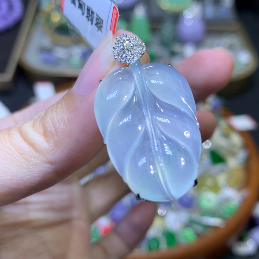 颈饰18K金镶嵌翡翠