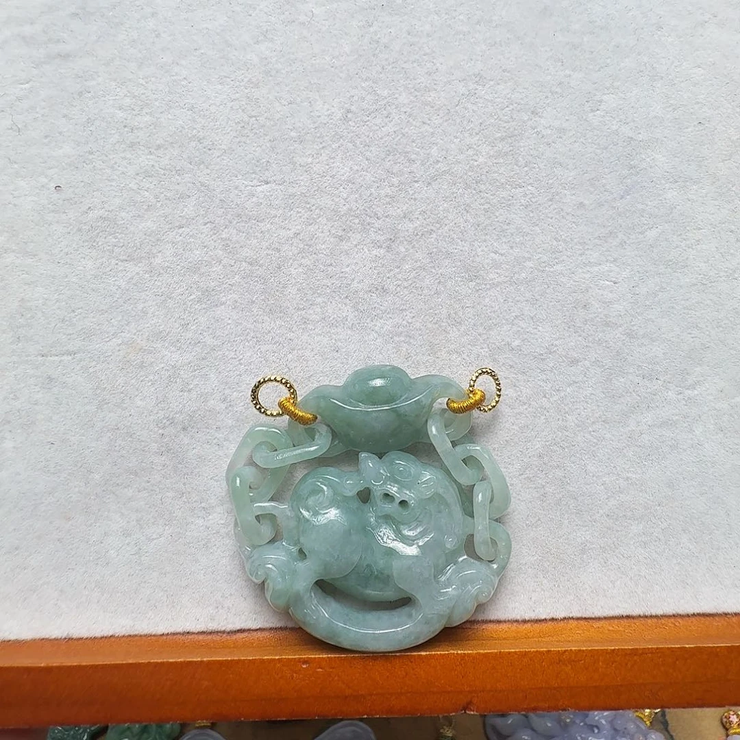 翡翠未镶嵌吊坠(赠链)