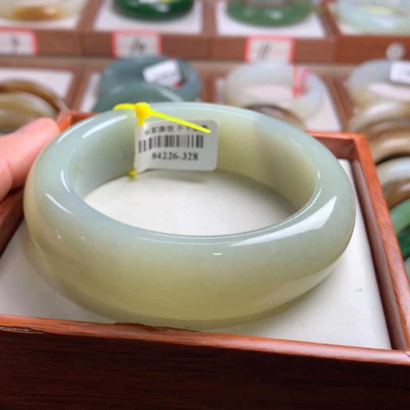 【闪购商品】和田玉手镯未镶嵌59