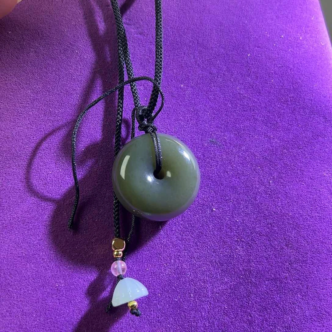 和田玉未镶嵌颈饰安*