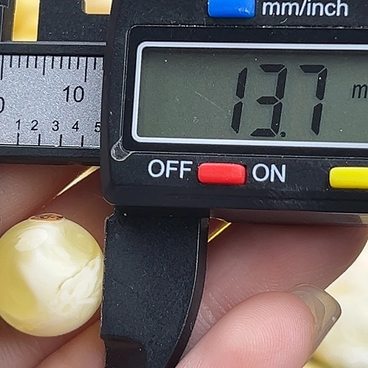 蜜蜡未镶嵌裸石微瑕464