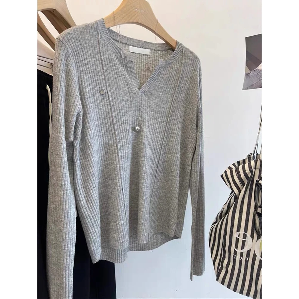 /剪刀领打底/显瘦高弹力V领双侧线条贴片logo针织衫女上衣 D217