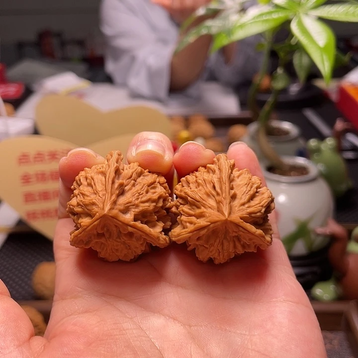 文玩核桃把件三棱闪22
