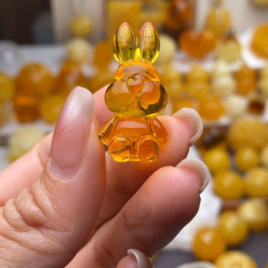 桐***蜜蜡未镶嵌颈饰兔子