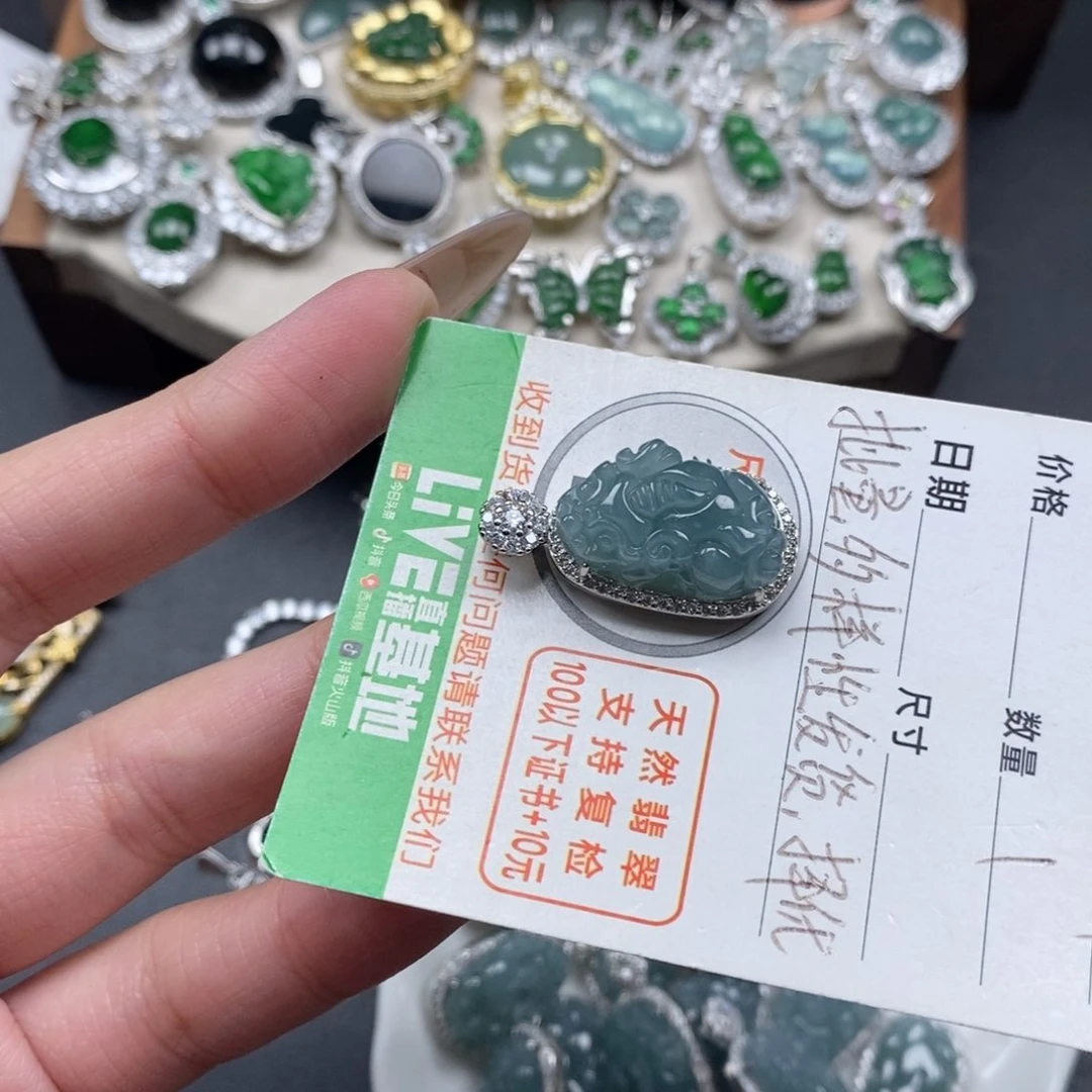 翡翠颈饰未镶嵌翡翠