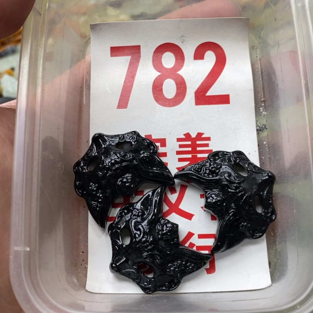 蛇纹石玉挂坠未镶嵌