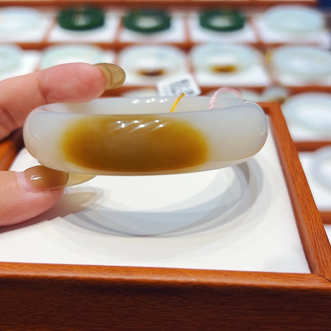 和田玉未镶嵌手镯一口糖5354