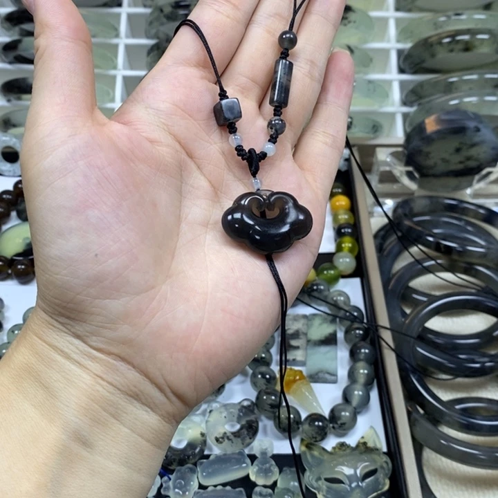 未镶嵌蛇纹石玉颈饰