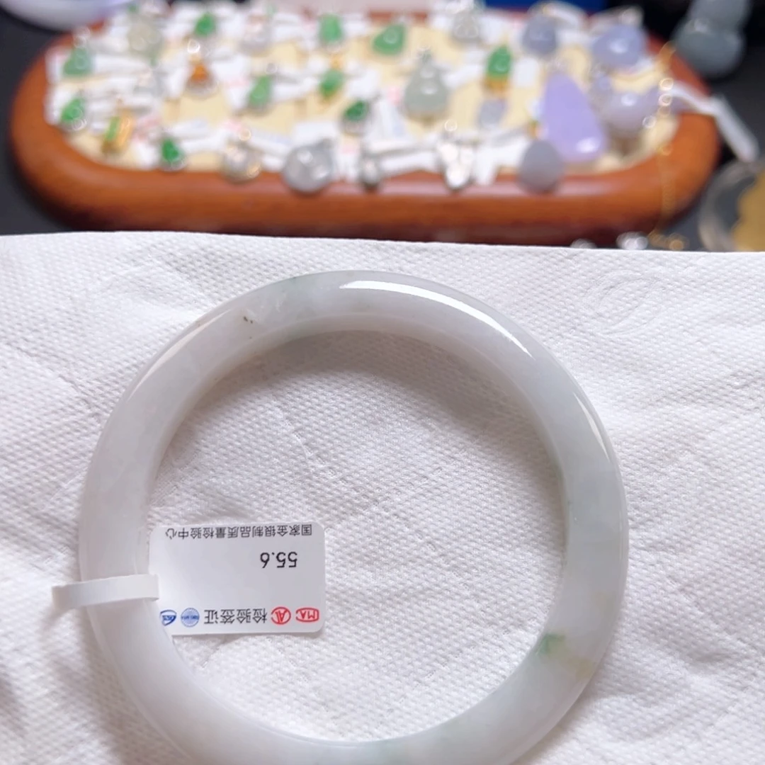 翡翠手镯未镶嵌2