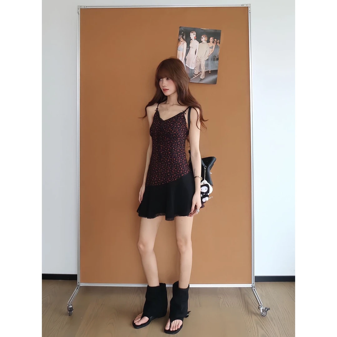 夏季暗格纹碎花丝带蝴蝶结蕾丝边拼接网纱修身吊带连衣裙