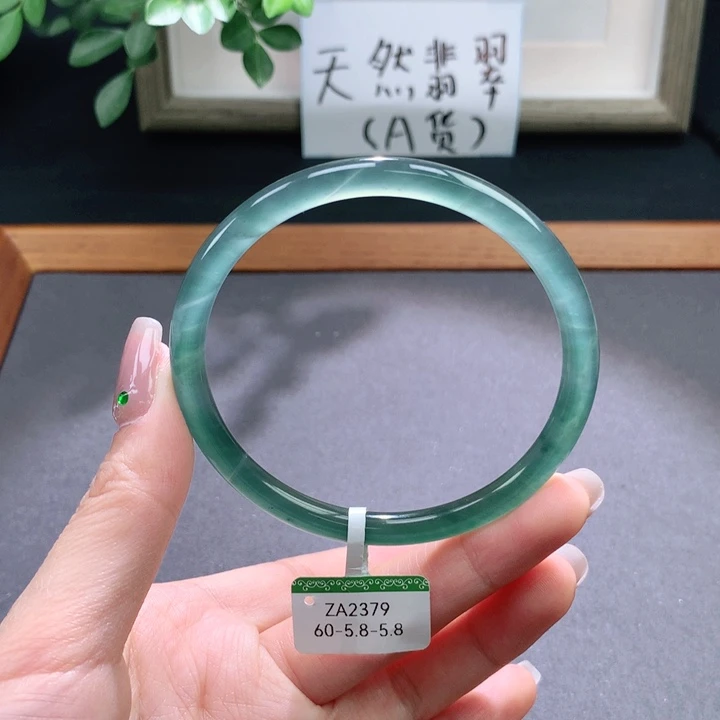 翡翠手镯未镶嵌天然翡翠手镯