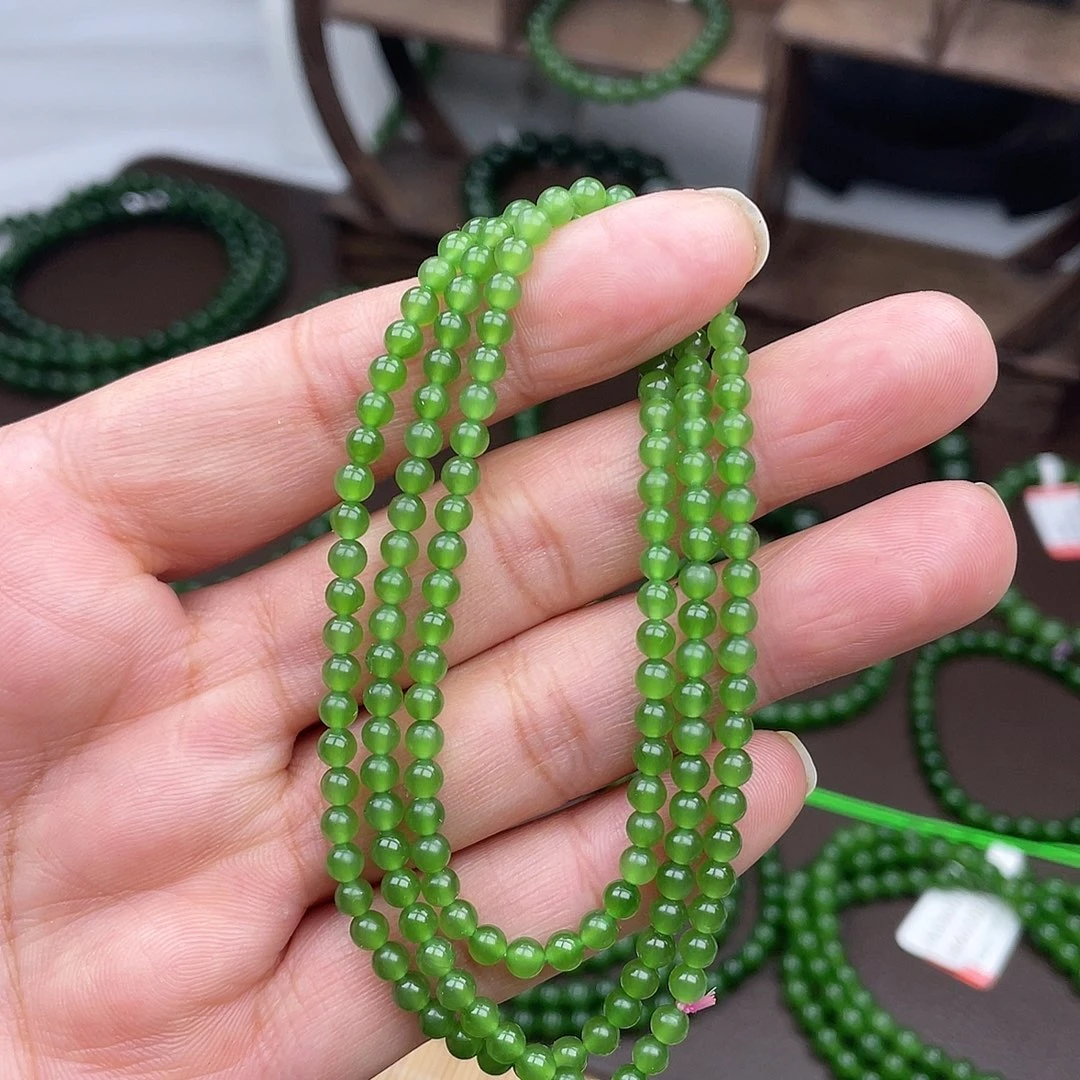 和田玉未镶嵌颈饰卡3.7阳绿