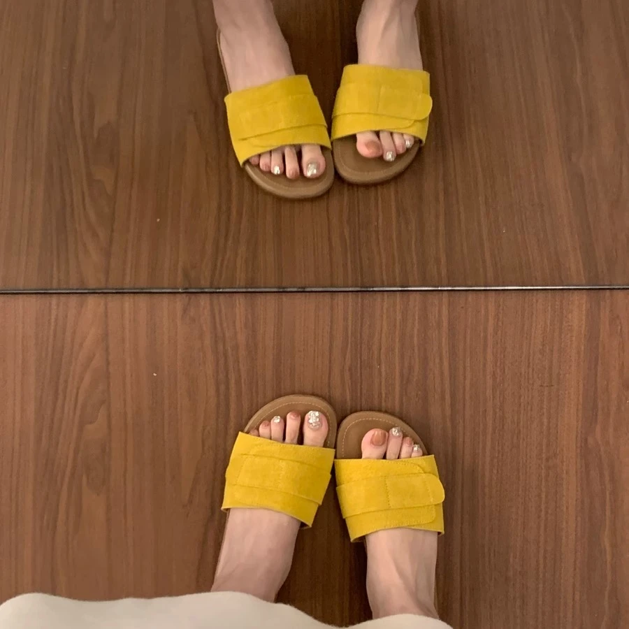 配裙子拖鞋女夏季外穿高级感2025超火新款外出法式绝美平底凉拖鞋