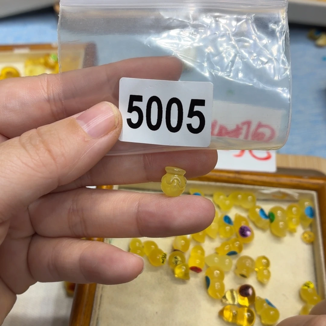 琥珀未镶嵌珠宝奇石