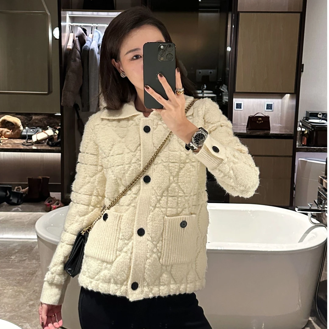 92.【米卡私服】纽扣羊毛菱格毛衣外套