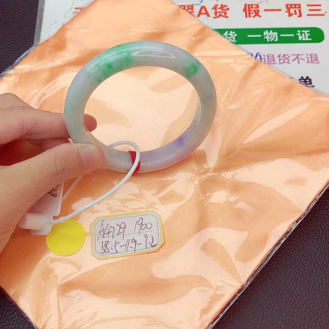 翡翠手镯未镶嵌我