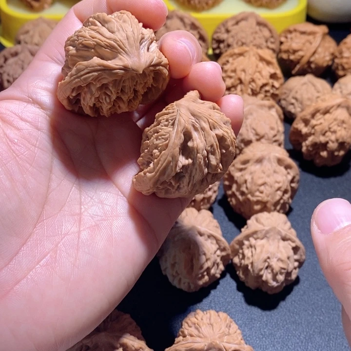 文玩核桃吊坠蛇头