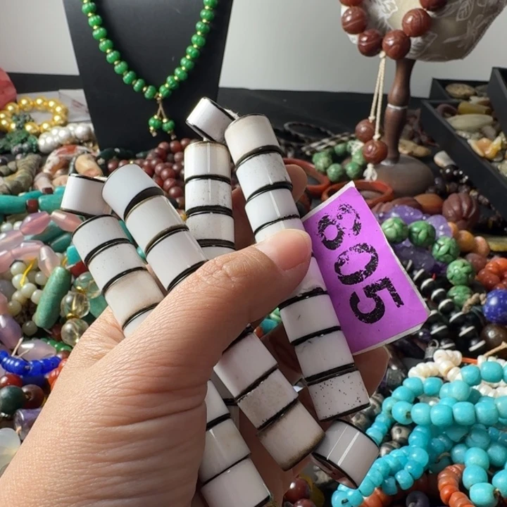 白***九玛瑙/玉髓未镶嵌颈饰