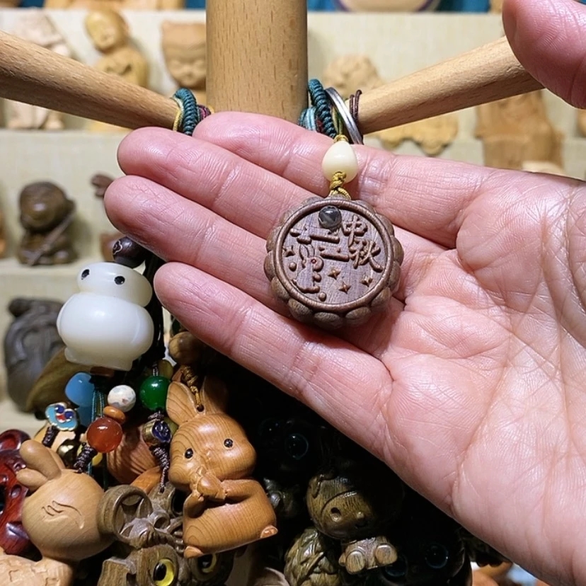 【闪购商品】维腊木（绿檀）记****点月饼挂件