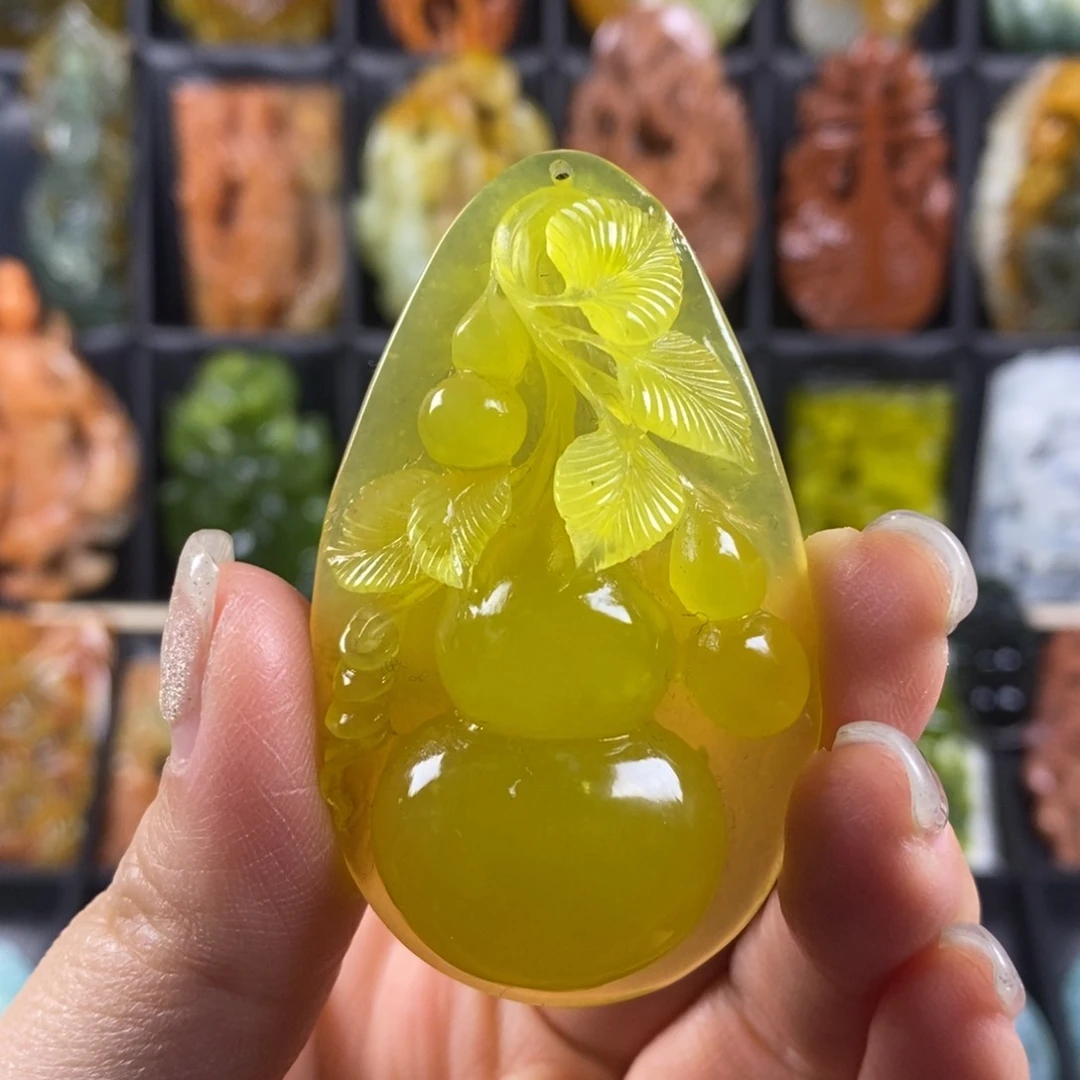 蛇纹石玉颈饰合金