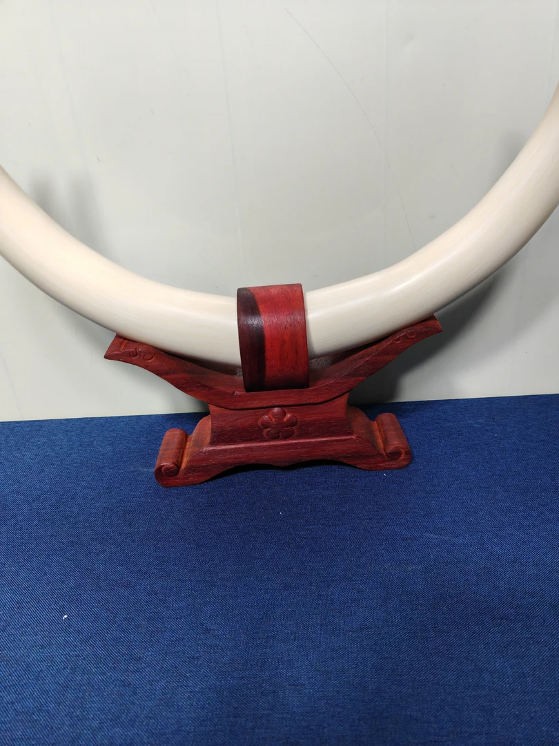 白对对尖摆件配底座礼盒