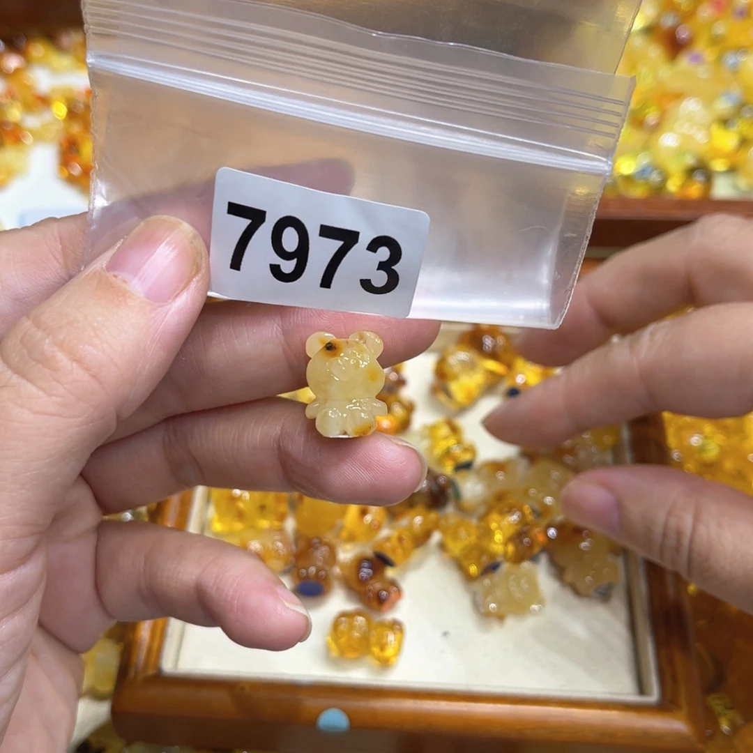 琥珀未镶嵌珠宝奇石