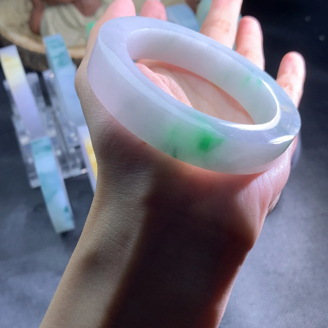怡***宝定制翡翠未镶嵌手镯