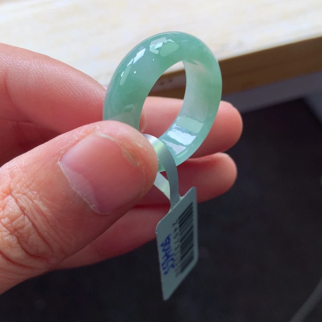 翡翠颈饰未镶嵌吊坠