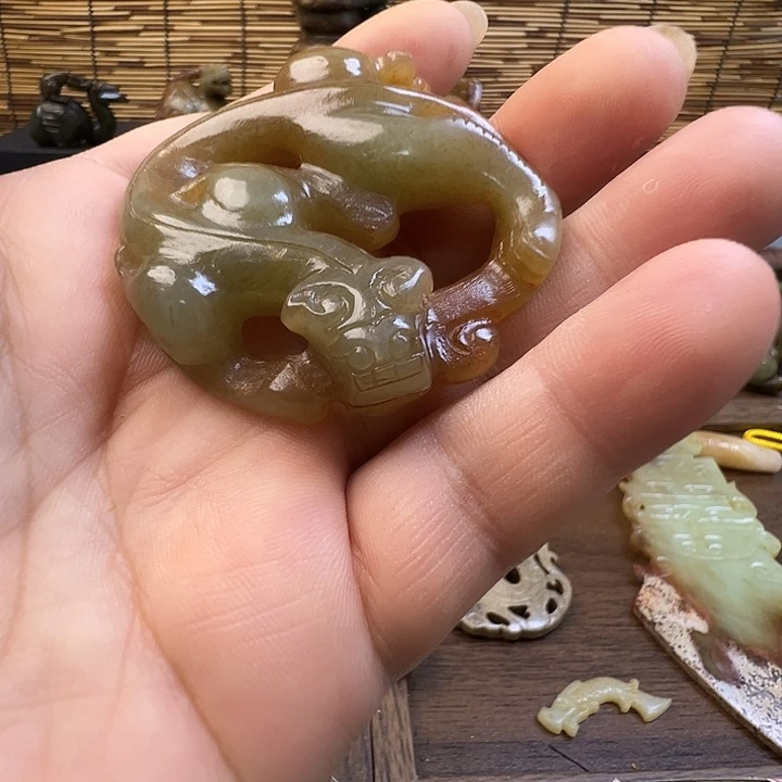 未镶嵌和田玉（糖玉）挂件