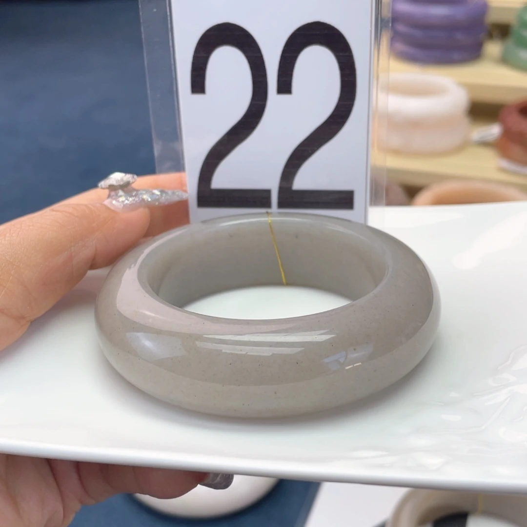 石英岩玉未镶嵌手镯