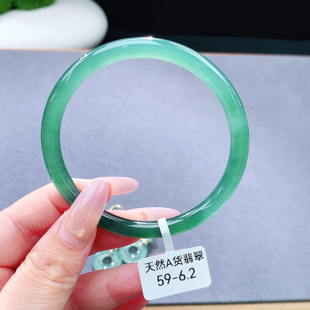 未镶嵌手镯（圆镯）翡翠