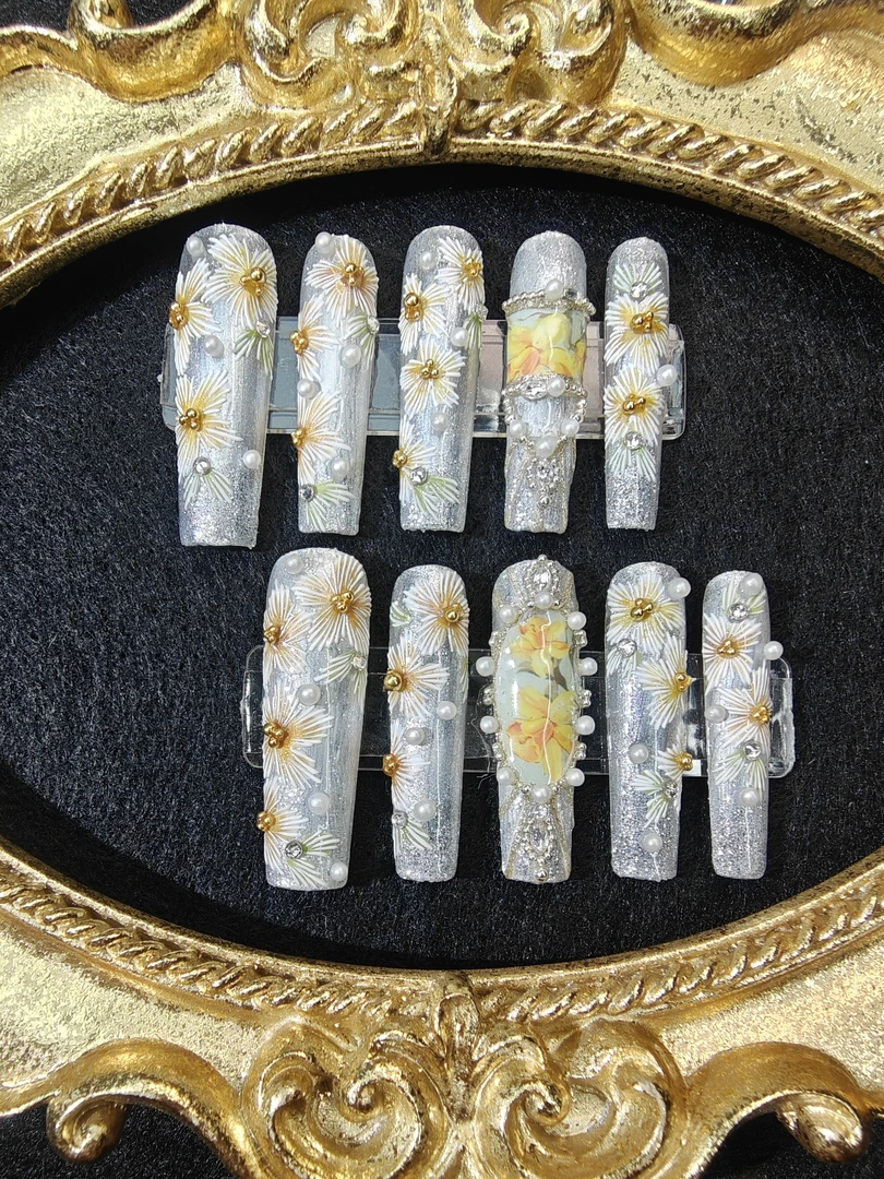 纯手工穿戴甲原创刺绣款精致美观时尚必备婚甲中长款珍珠白爆闪