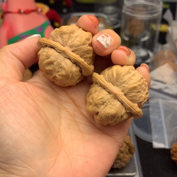 文玩核桃吊坠蛤蟆头