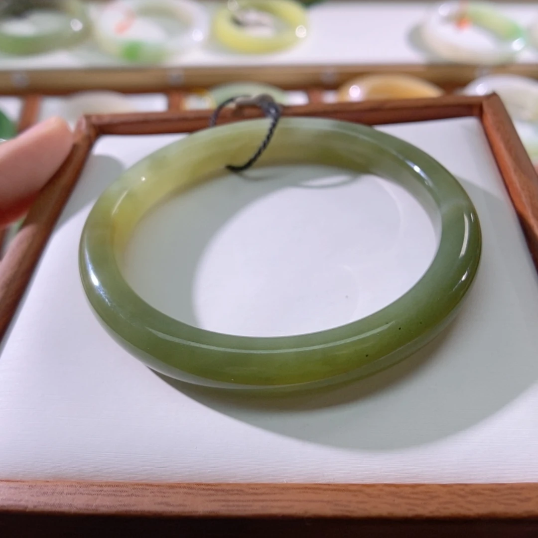 【闪购商品】未镶嵌手镯和田玉