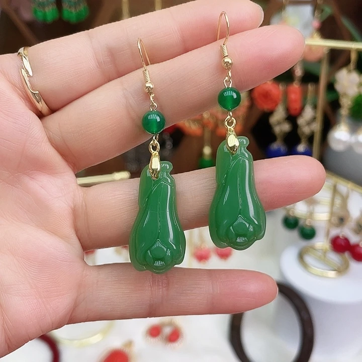 石英质玉颈饰合金