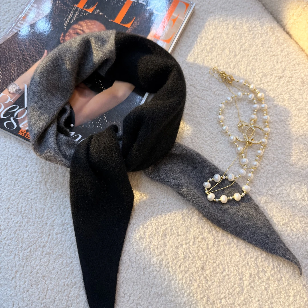 100山 羊绒时尚拼色三角围巾