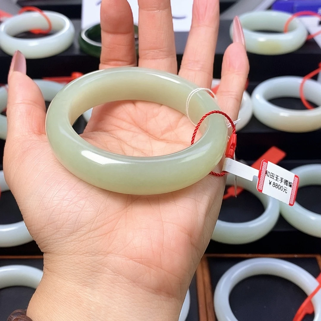 和田玉未镶嵌手镯