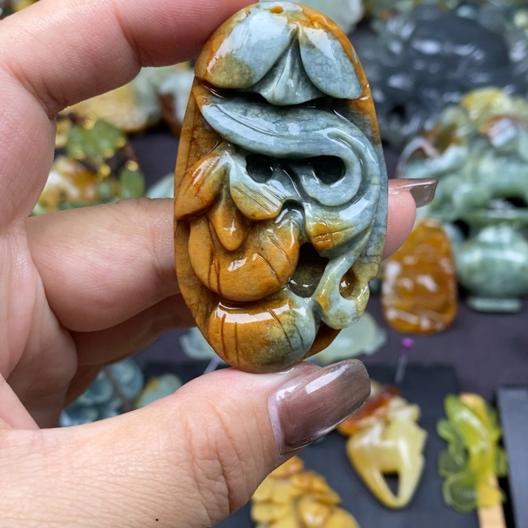 蛇纹石玉未镶嵌颈饰