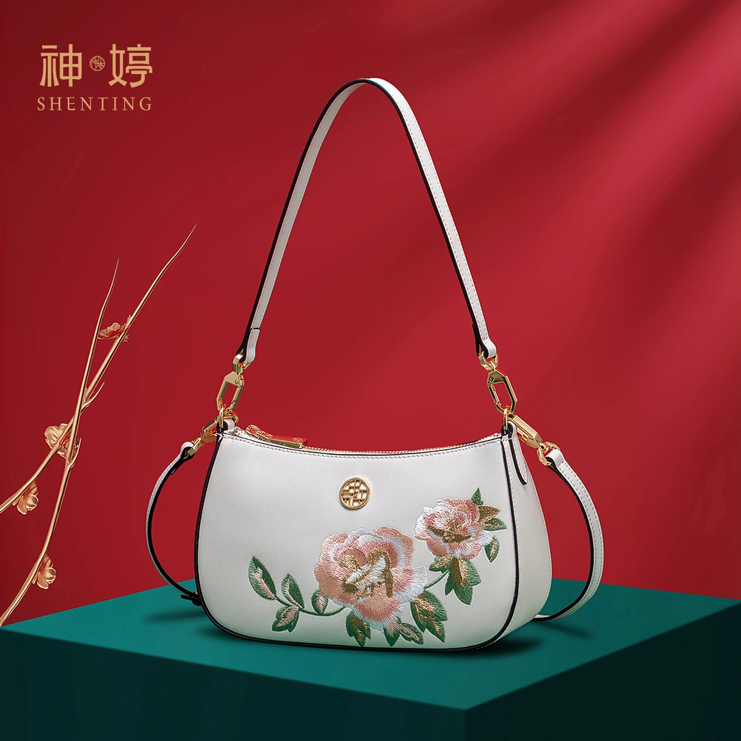新中式气质斜跨单肩包2025新款高级中年妈妈时尚国风刺绣真皮女包