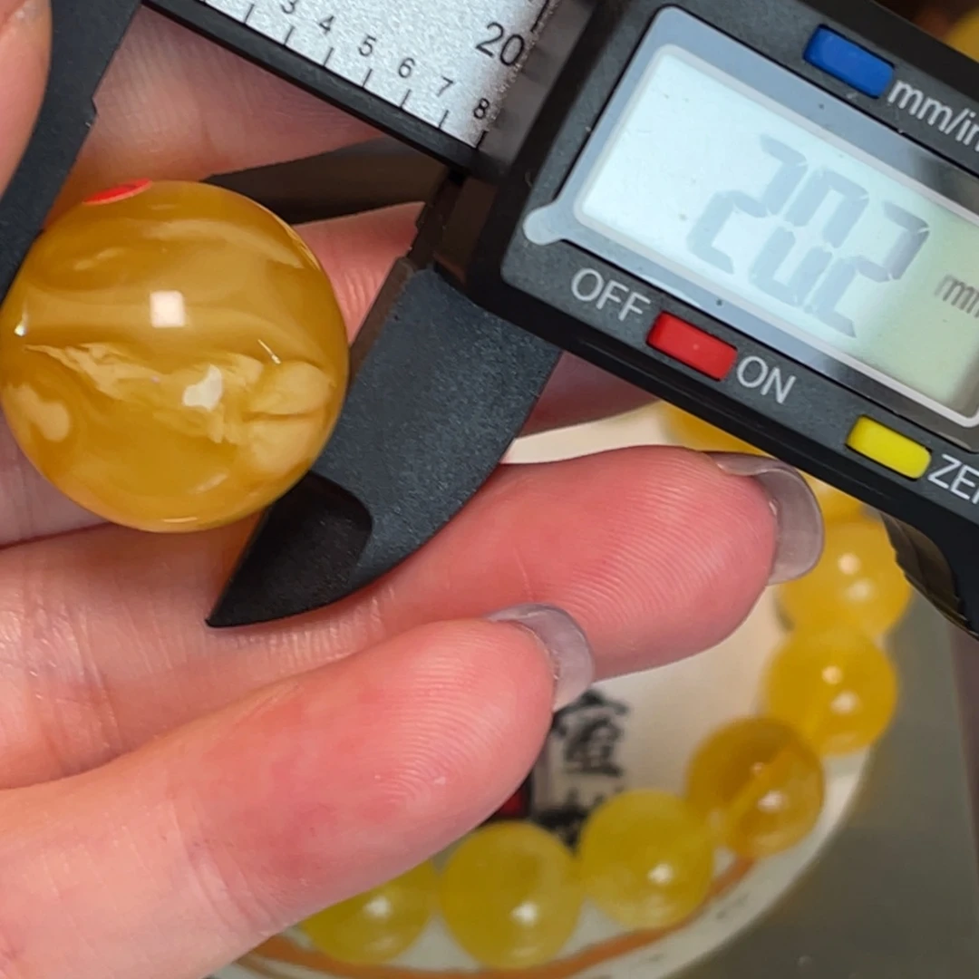 未镶嵌琥珀裸石微瑕393