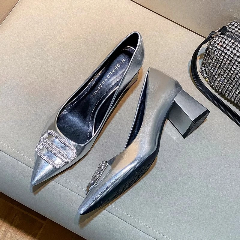 法式复古银色粗跟单鞋女2025新款尖头水钻气质时尚百搭中跟高跟鞋