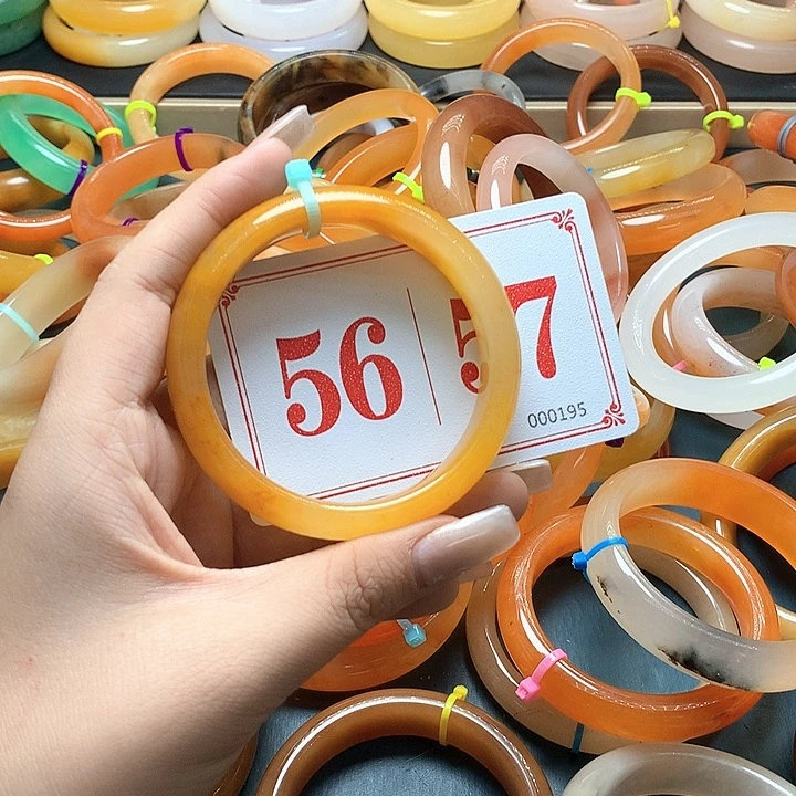 未镶嵌石英质玉（黄龙玉）手镯