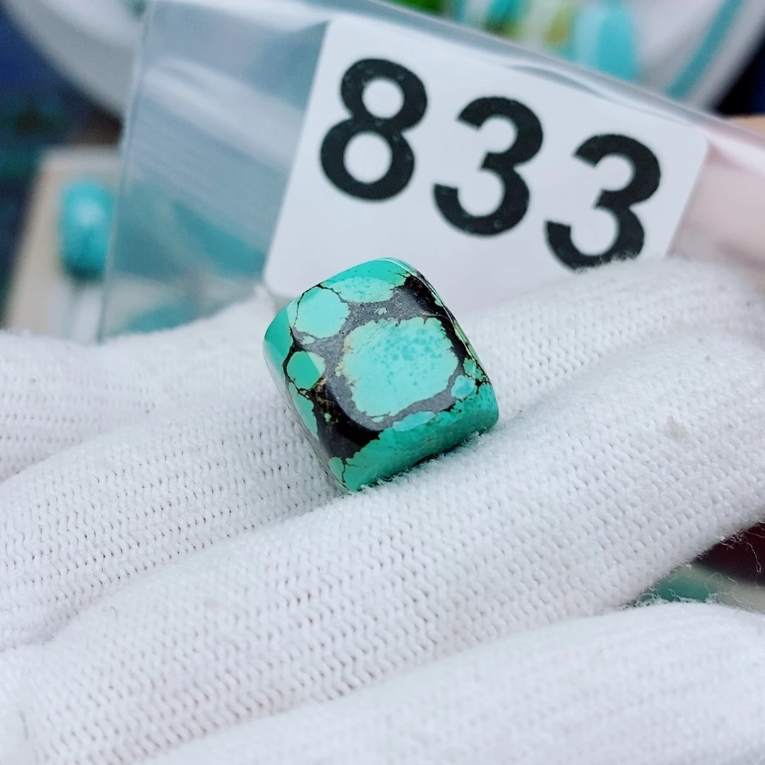 绿松石未镶嵌颈饰