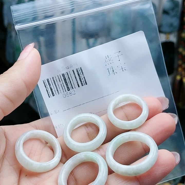 颈饰足铂镶嵌翡翠翡翠