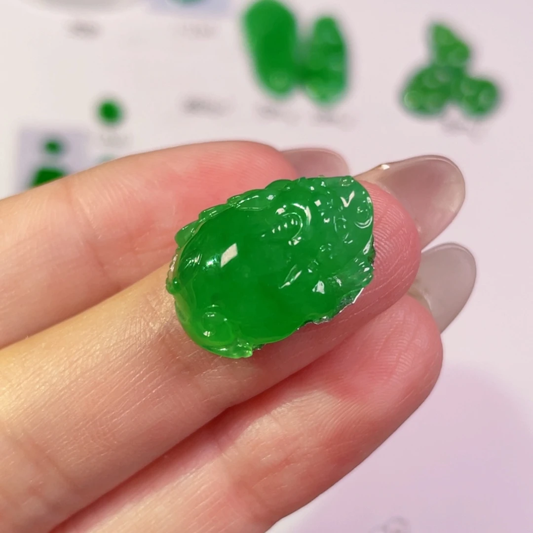 翡翠未镶嵌颈饰裸石