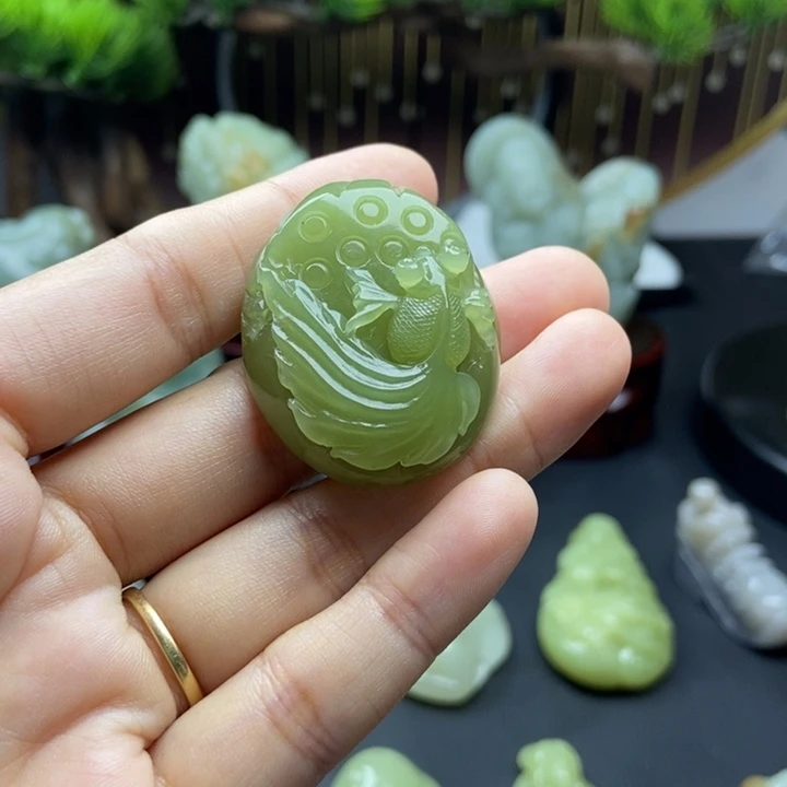 和田玉未镶嵌挂件