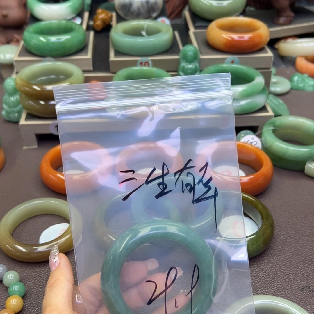 未镶嵌手镯石英岩玉三**幸