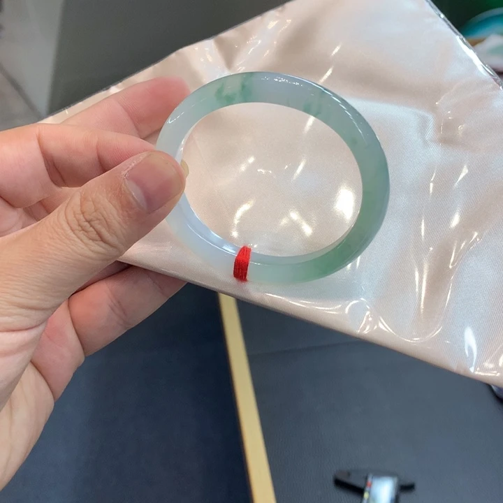 翡翠未镶嵌手镯手镯