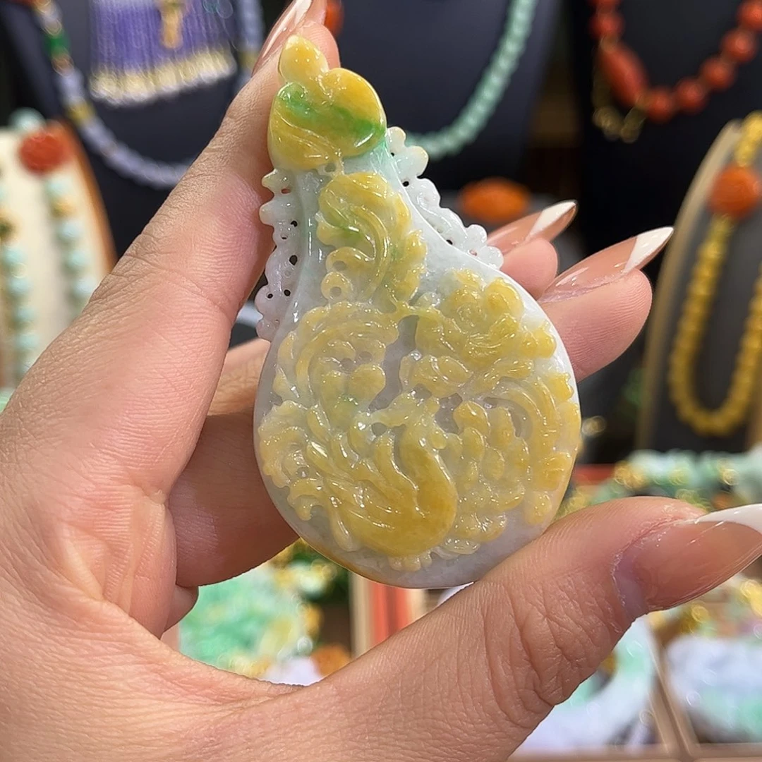 翡翠未镶嵌颈饰炸